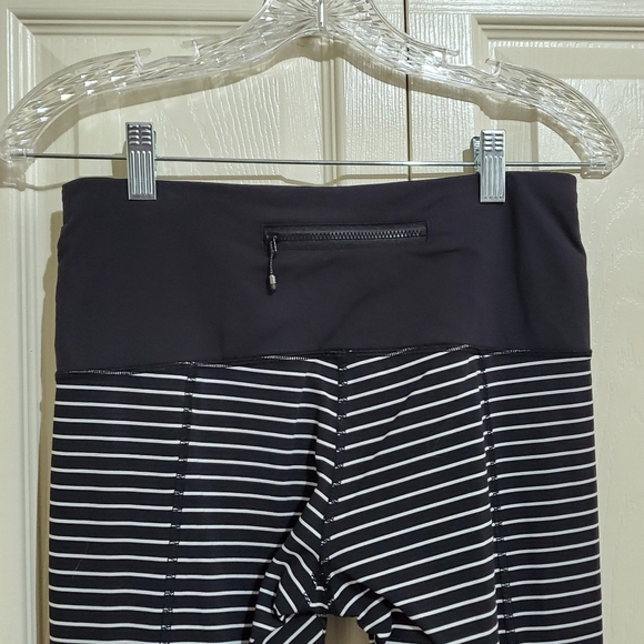 Lululemon Runday Parallel Crops Sz 6 - Picture 5 of 8